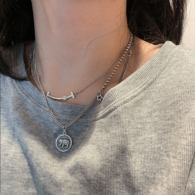 Round elephant pendant clavicle necklace