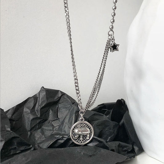 Round elephant pendant clavicle necklace